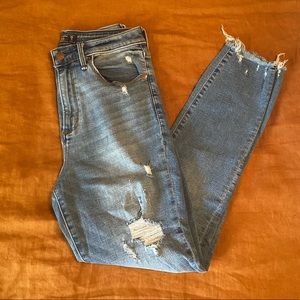 ABERCROMBIE AND FITCH High Rise Super Skinny Ankle Jean.